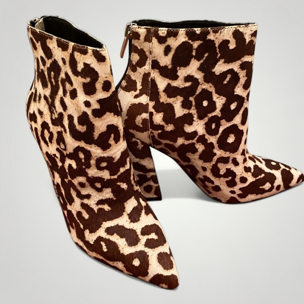 NEW CHARLES DAVID Snow Leopard Calf Hair Pointed Toe Ankle Bootie Size 6.5 NWOB - Picture 9 of 14